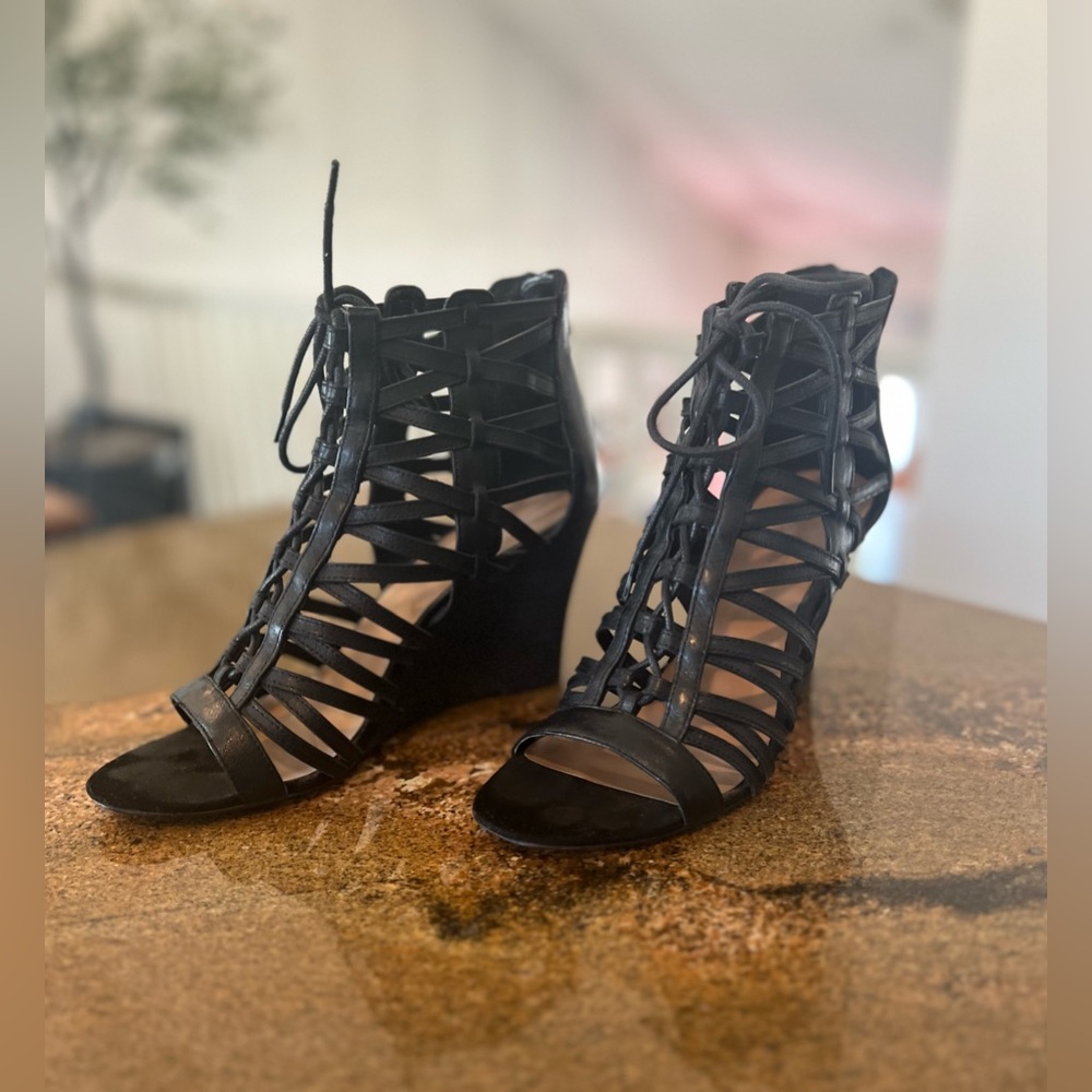 Nine West Forest Gladiator Black Leather Wedge Sandal Shoe Heel 7.5